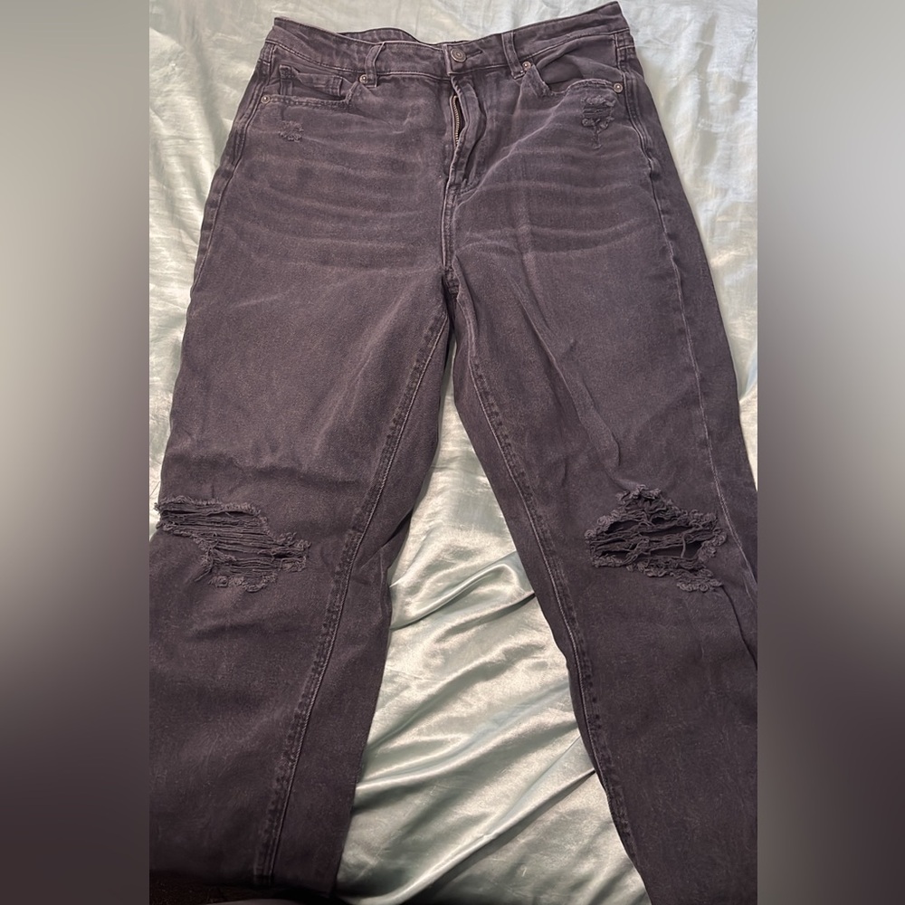 Ripped Knee American Eagle Mom Straight Jean - Size 10